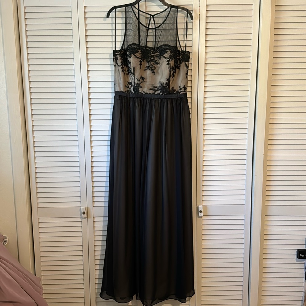 Black, lace formal gown with pockets!